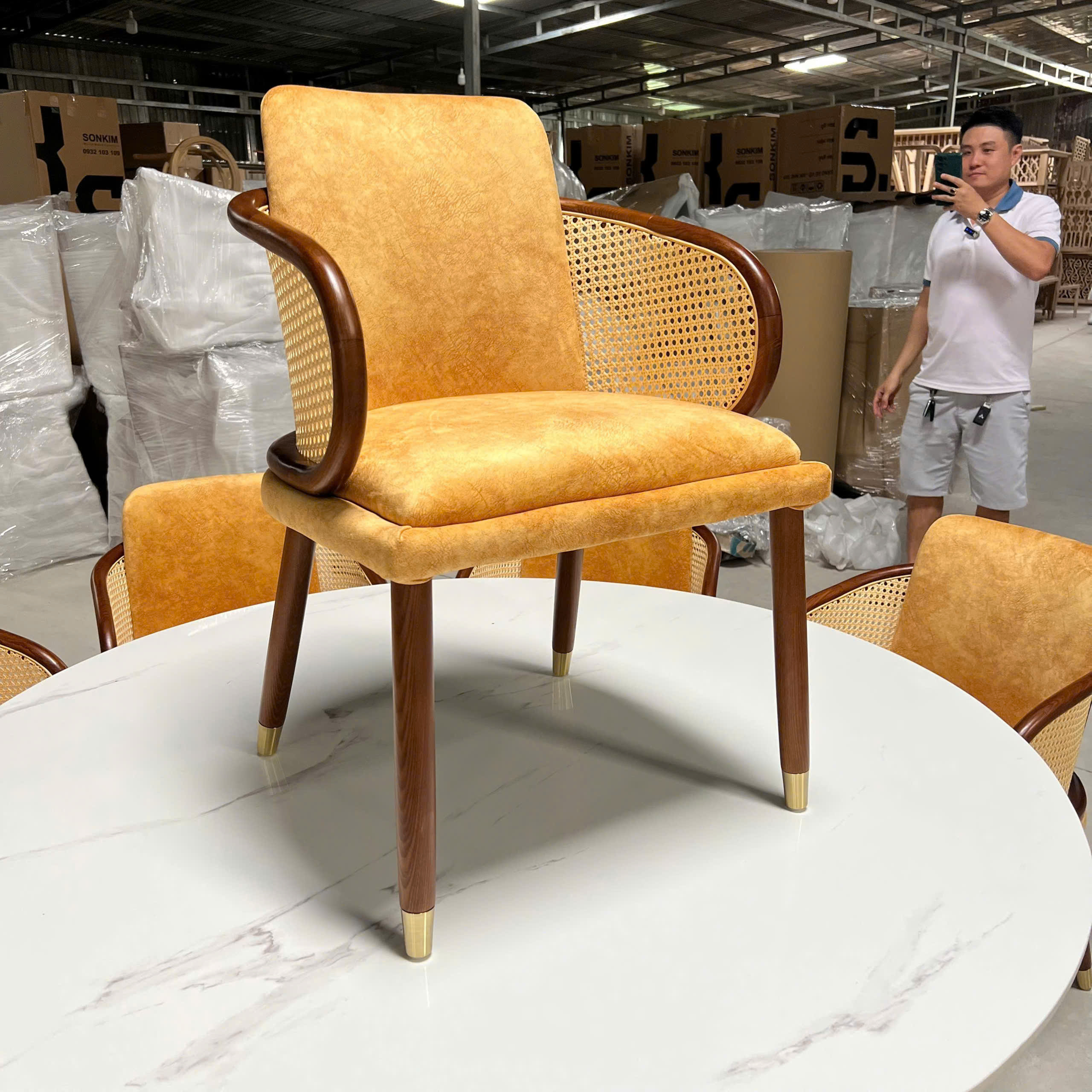 z7214878246745_360aedfcaddd78599362bf0887ab2c20