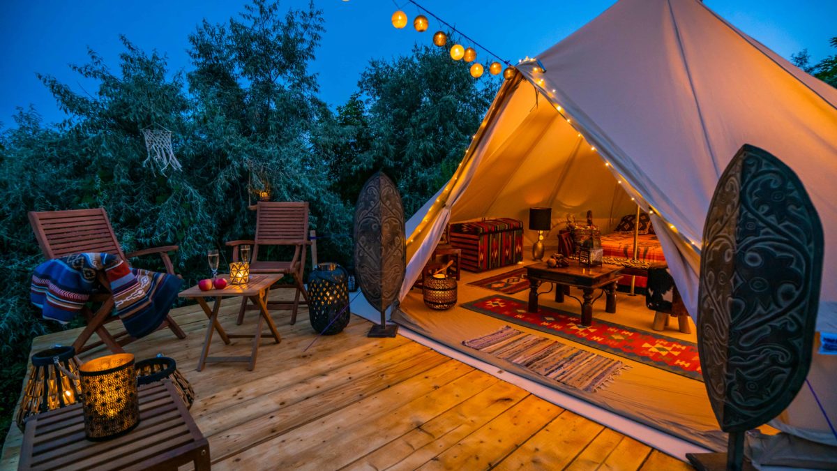 quan-cafe-ngoai-troi-camping